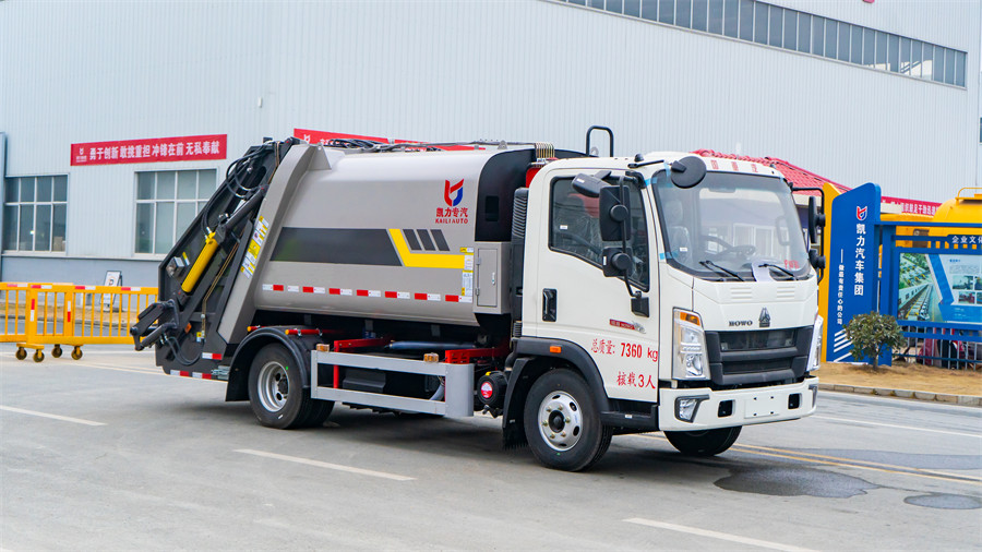 7方7.5噸重汽豪沃壓縮垃圾車(chē) 凱力新款做工